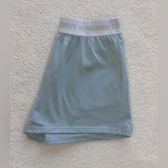 New dusty blue elastic waist pull up shorts - Picture 2 of 2
